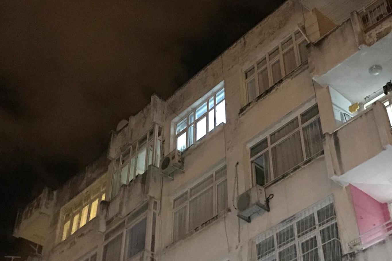 Adana'da 4'üncü kattan düşen genç kız yaralandı Adana'da 4'üncü kattan düşen genç kız yaralandı